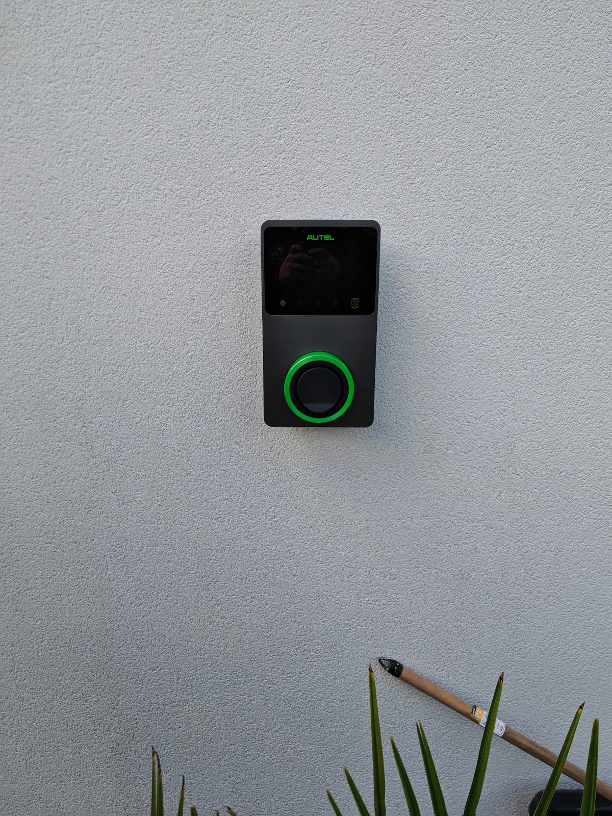 Borne de recharge véhicule électrique — pose SLG RESEAU ENR Loire