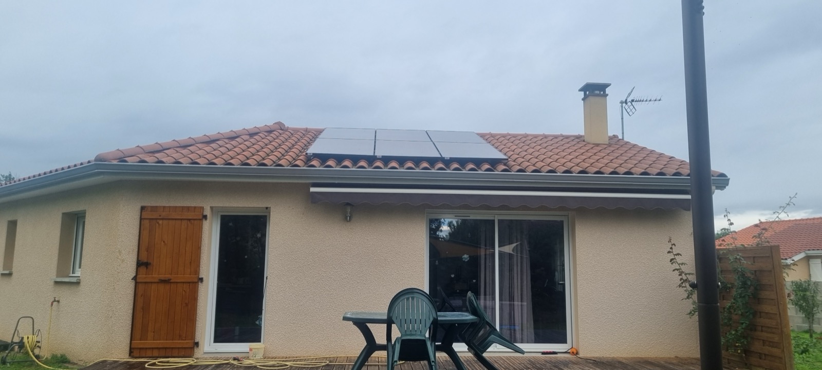 Installation photovoltaïque réalisée par SLG RESEAU ENR dans la Loire — chantier 1