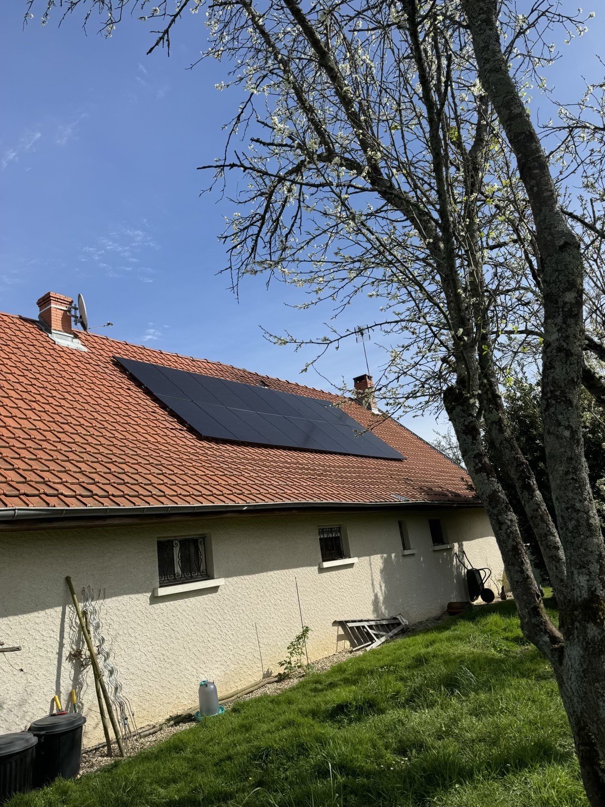 Installation photovoltaïque réalisée par SLG RESEAU ENR dans la Loire — chantier 3