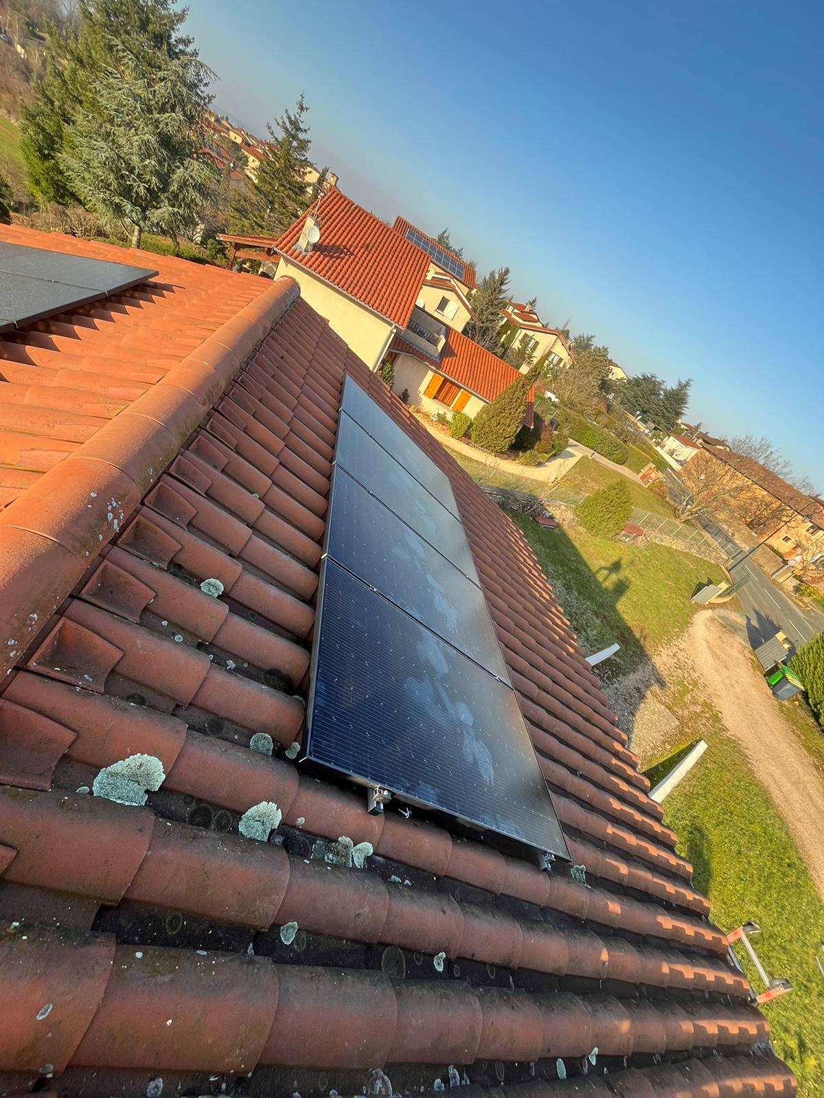 Installation photovoltaïque réalisée par SLG RESEAU ENR dans la Loire — chantier 4