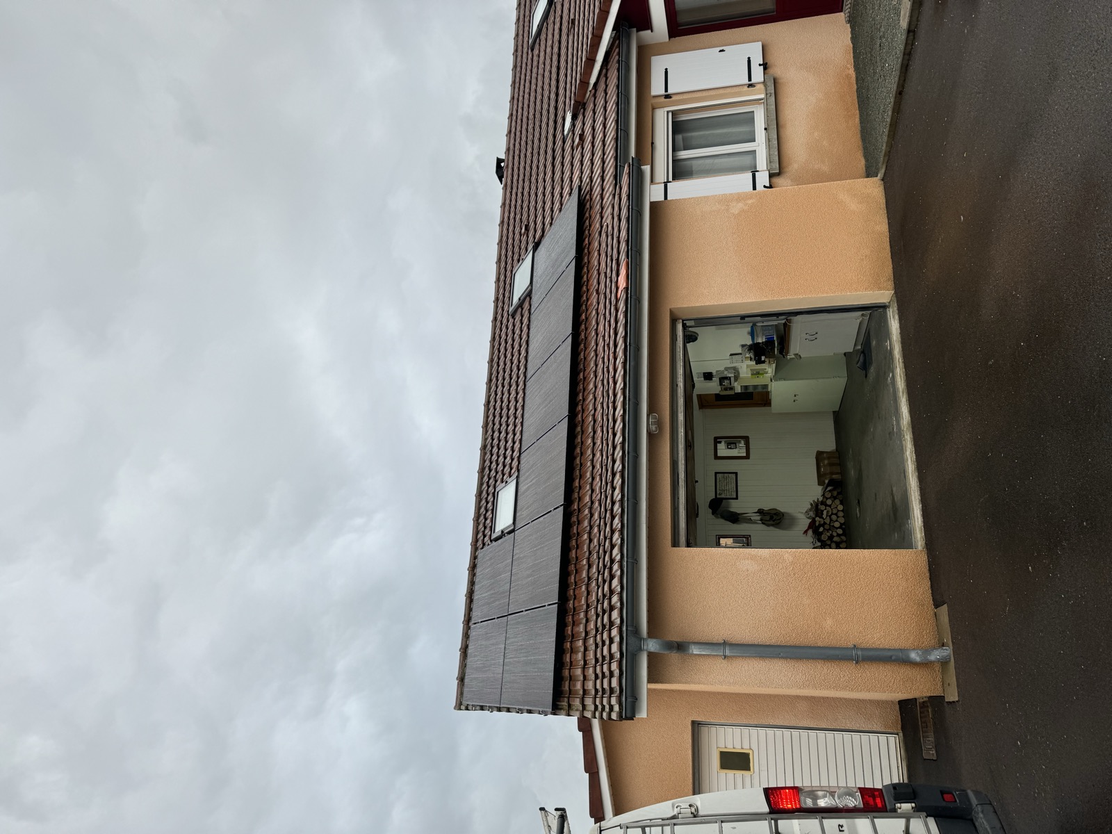 Installation photovoltaïque réalisée par SLG RESEAU ENR dans la Loire — chantier 5