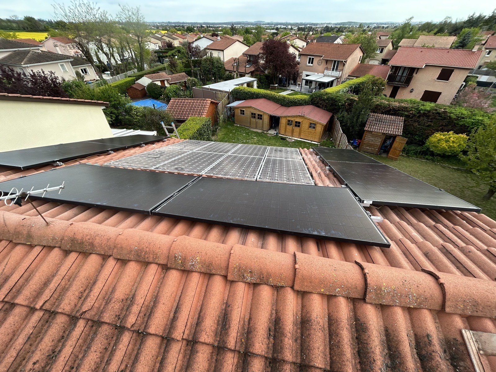 Installation photovoltaïque réalisée par SLG RESEAU ENR dans la Loire — chantier 6
