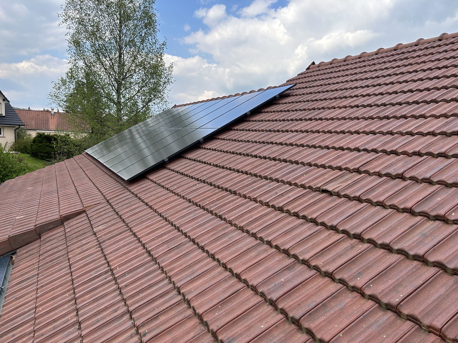 Installation photovoltaïque réalisée par SLG RESEAU ENR dans la Loire — chantier 7