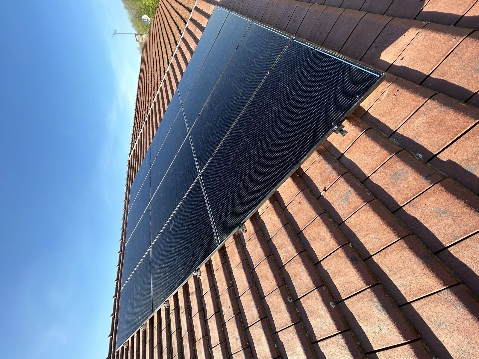 Installation photovoltaïque réalisée par SLG RESEAU ENR dans la Loire — chantier 8