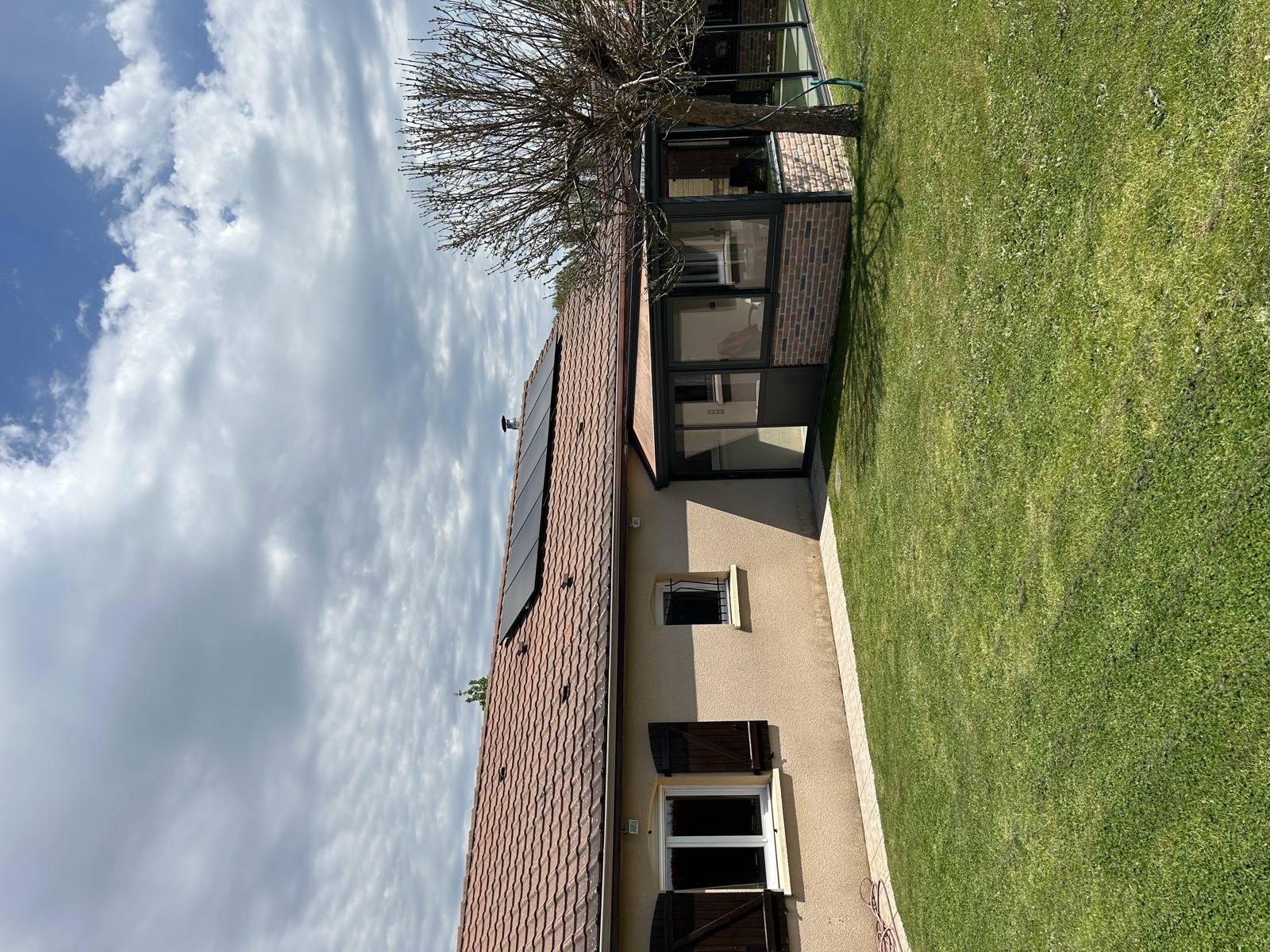 Installation photovoltaïque réalisée par SLG RESEAU ENR dans la Loire — chantier 9