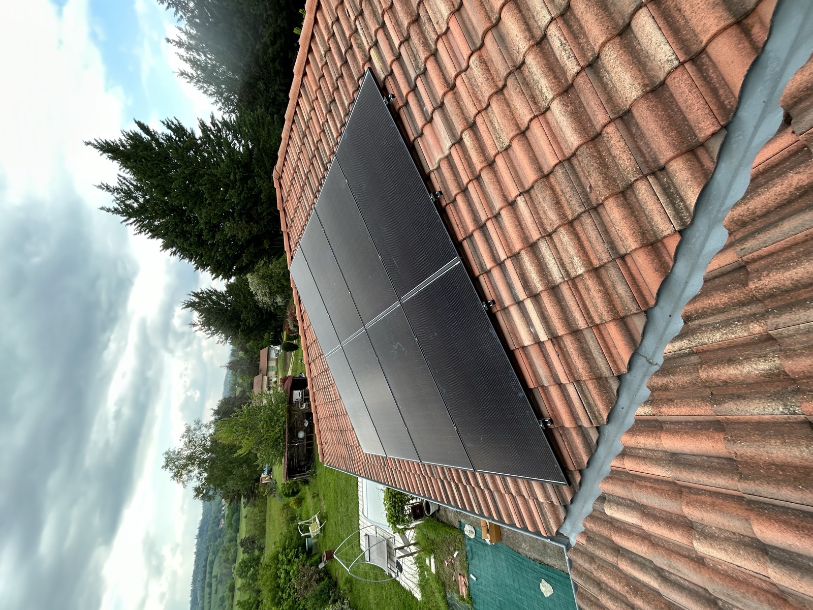 Installation photovoltaïque réalisée par SLG RESEAU ENR dans la Loire — chantier 10