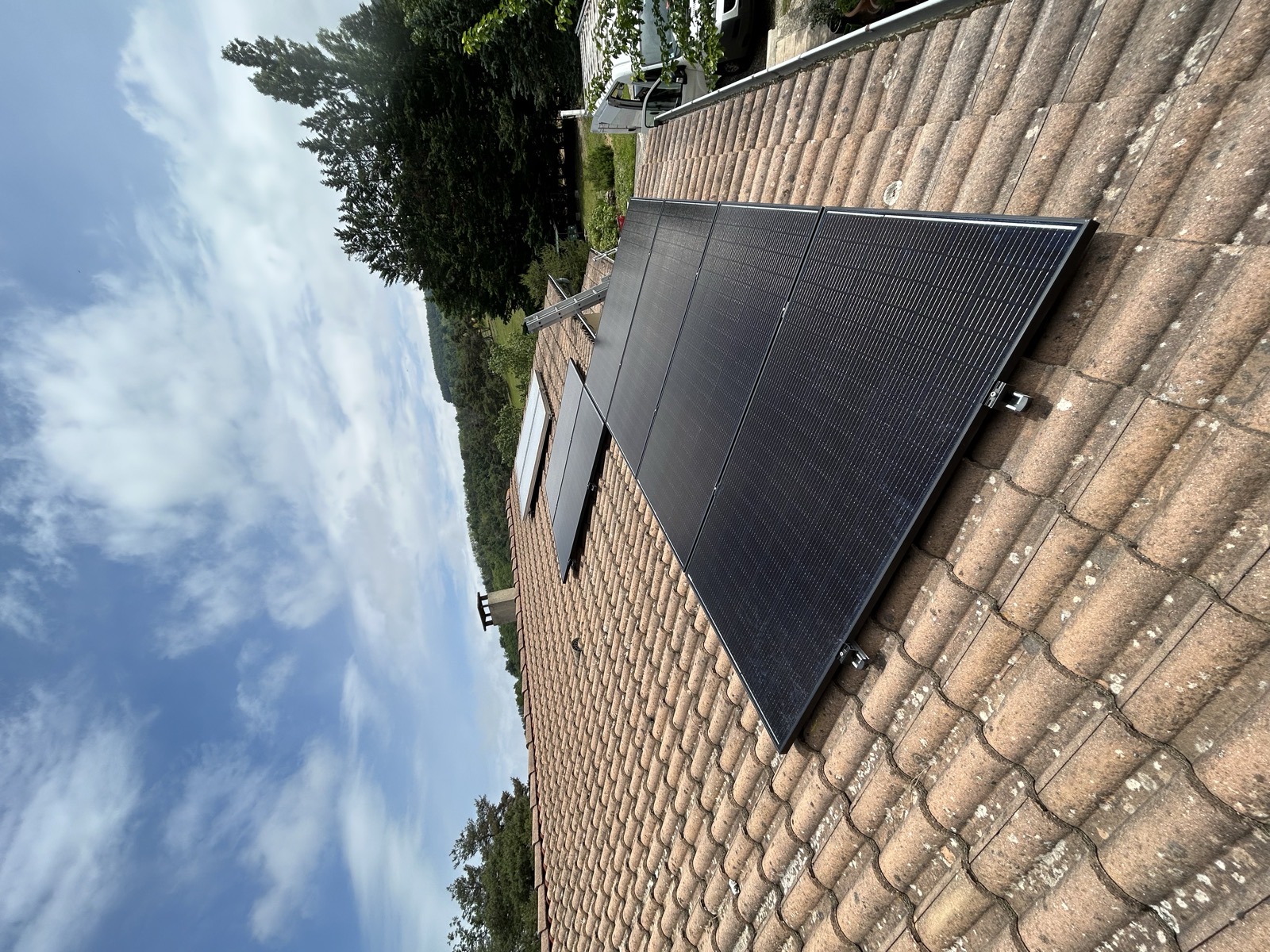 Installation photovoltaïque réalisée par SLG RESEAU ENR dans la Loire — chantier 11