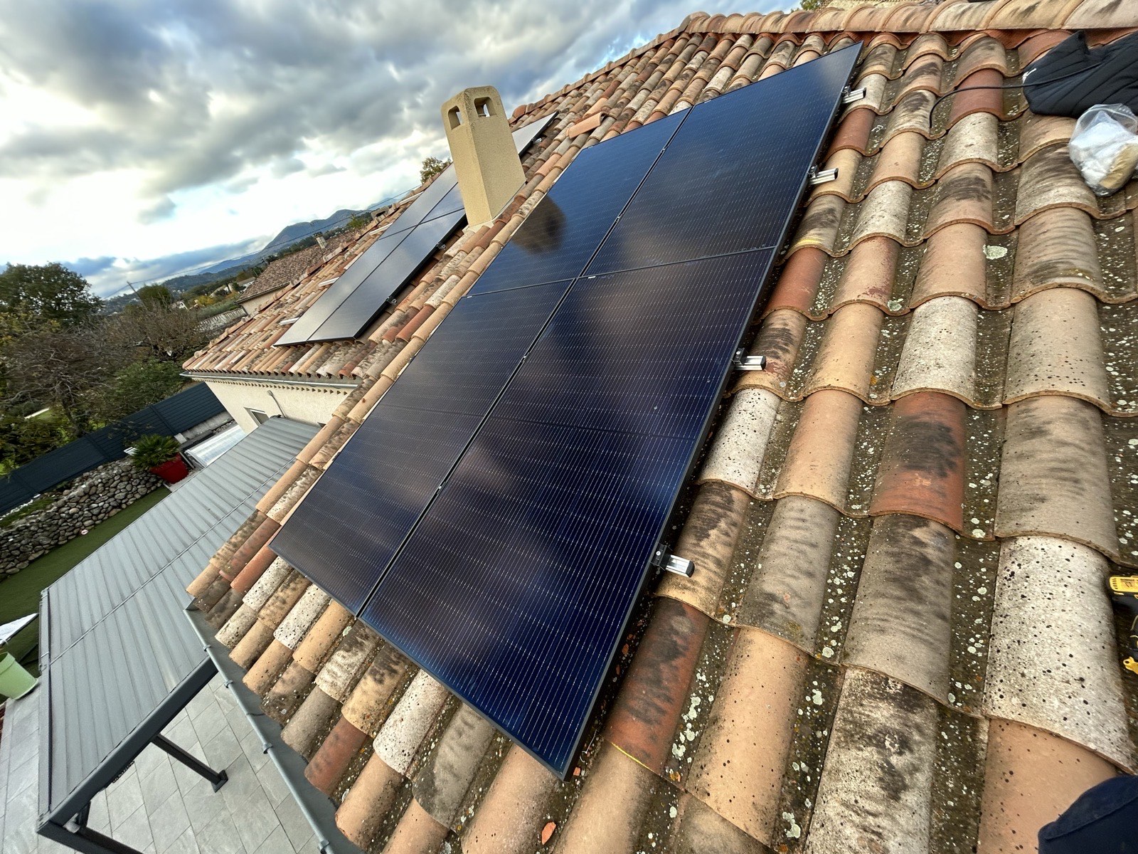 Installation photovoltaïque réalisée par SLG RESEAU ENR dans la Loire — chantier 15
