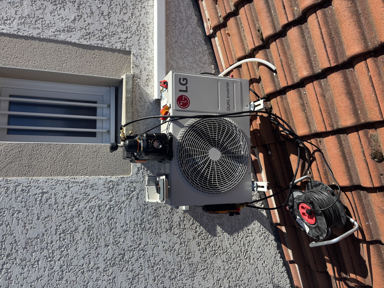 Installation climatisation — chantier SLG RESEAU ENR Loire