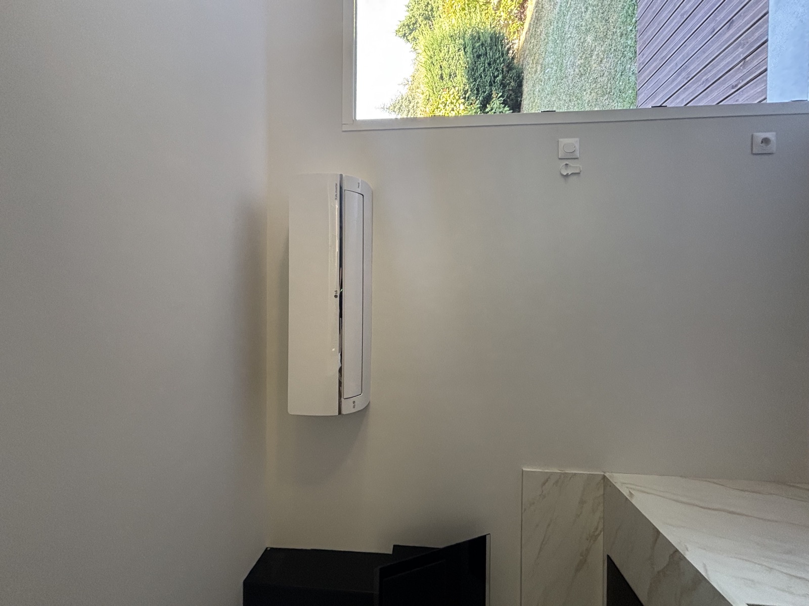 Installation climatisation — chantier SLG RESEAU ENR Loire