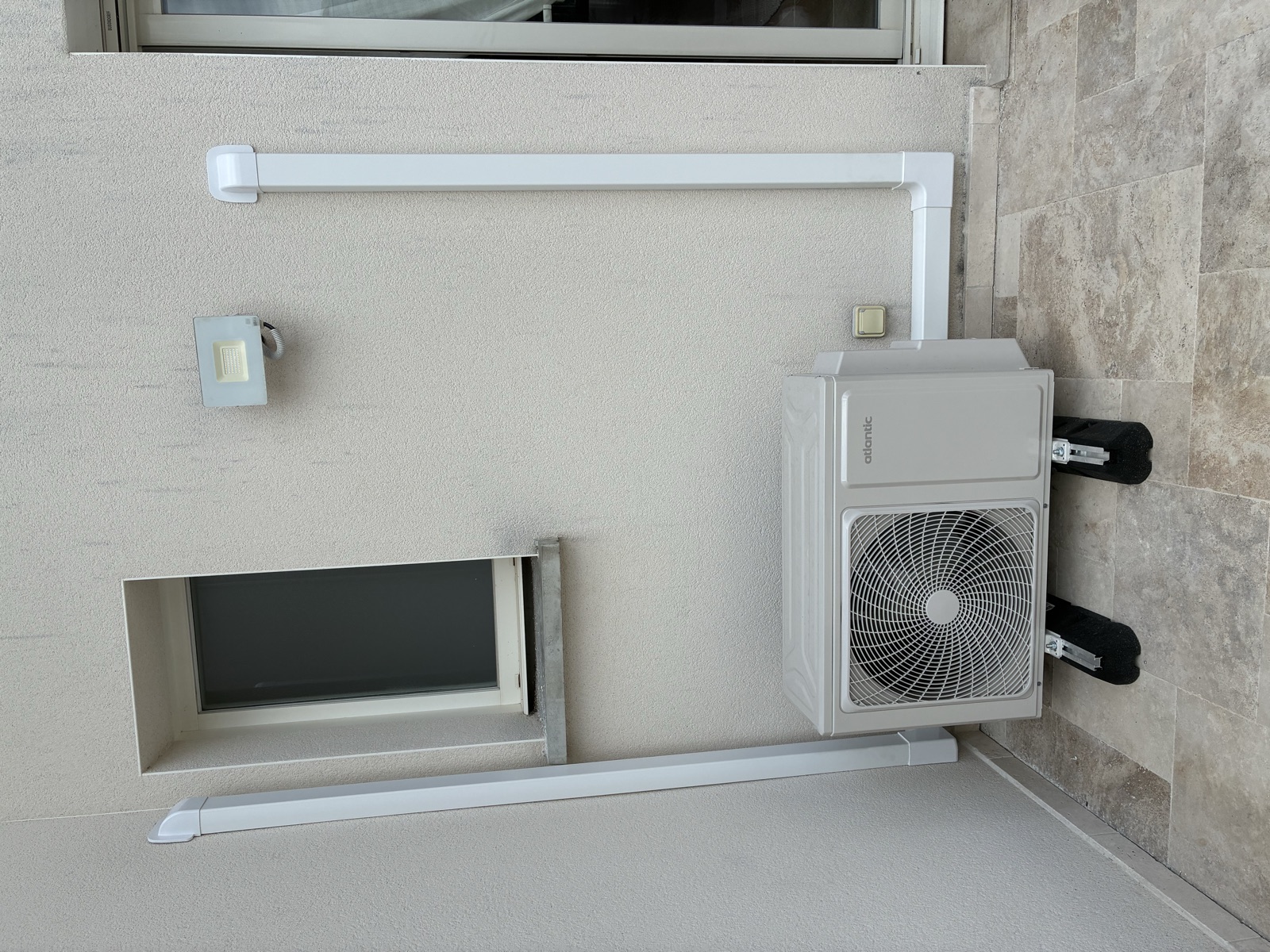 Installation climatisation — chantier SLG RESEAU ENR Loire