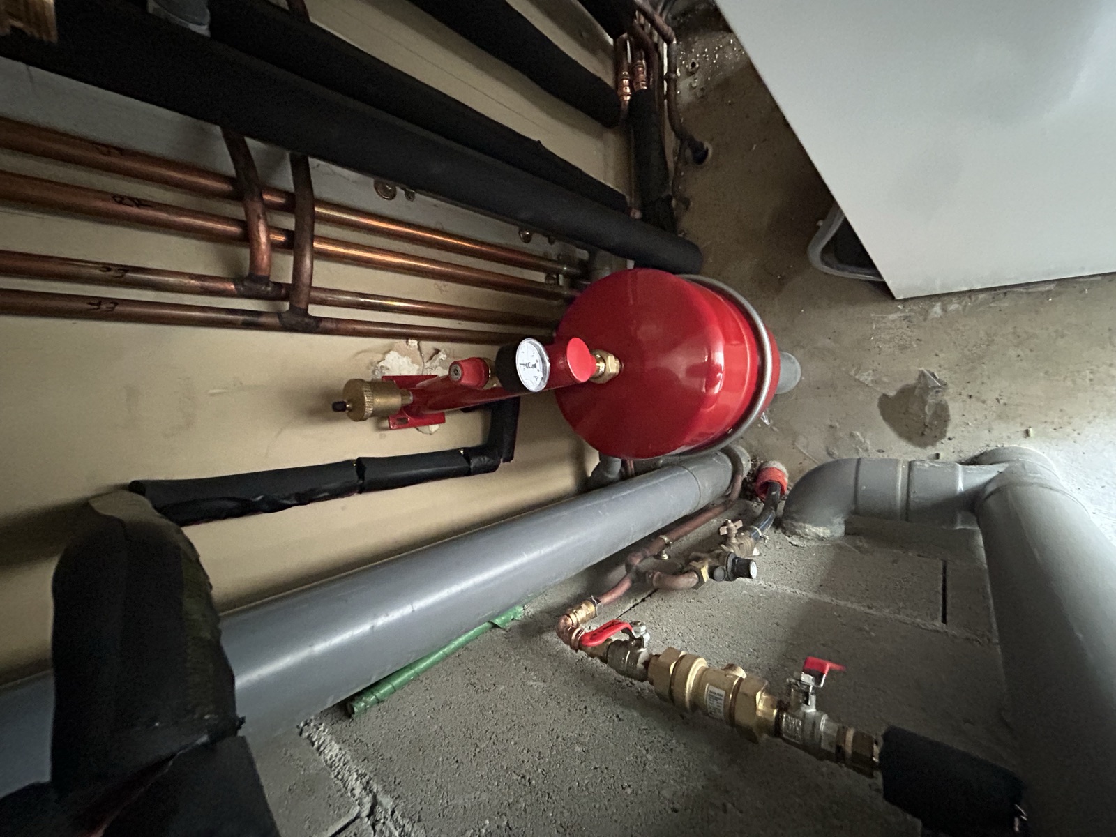 Installation pompe à chaleur Atlantic — chantier SLG RESEAU ENR Loire