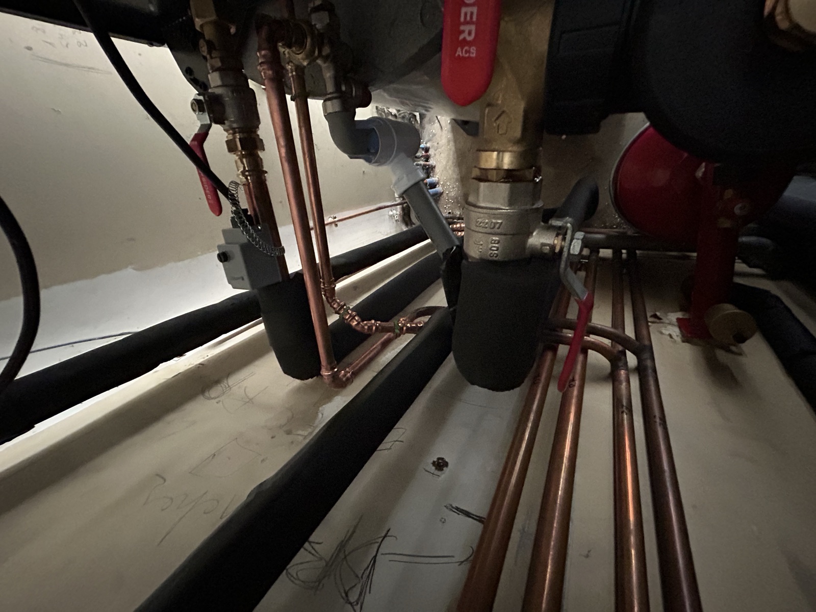 Installation pompe à chaleur Atlantic — chantier SLG RESEAU ENR Loire