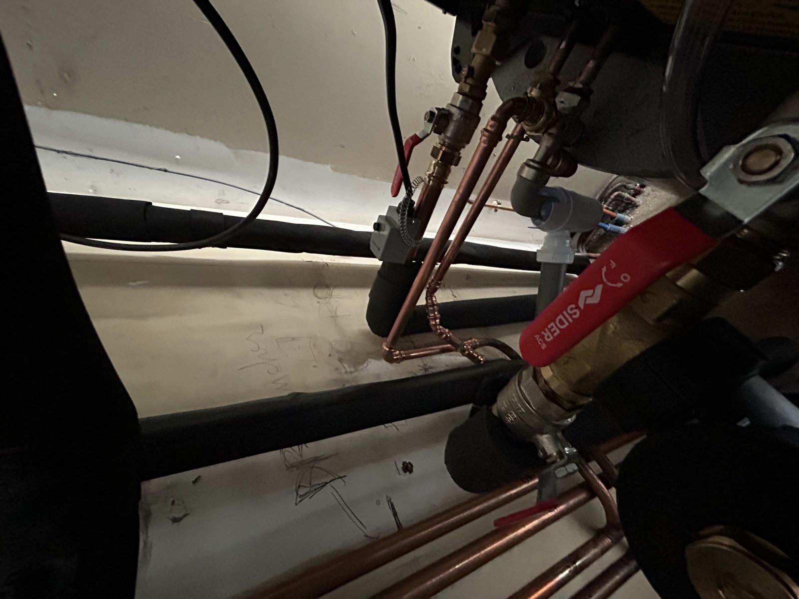 Installation pompe à chaleur Atlantic — chantier SLG RESEAU ENR Loire